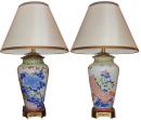  A Pair of 19th Century Chinese Porcelain Urns