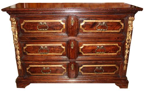 An Early 18th Century Tuscan Parcel-Gilt and Walnut Commode No. 4368 An Early 18th Century Tuscan Parcel-Gilt and Walnut Commode No. 4368
