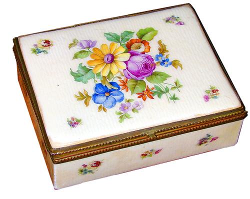 A Fine Czechoslovakian Porcelain Box No. 1203