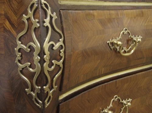 A Sophisticated 18th Century Sicilian Rosewood Parquetry Commode No. 3637