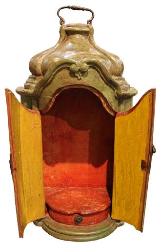 An Early 18th Century Italian Carved Wood Reliquary No. 2110