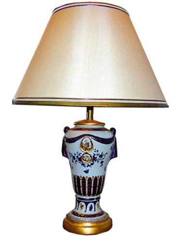 A 19th Century European Blue and White Porcelain Lamp 785