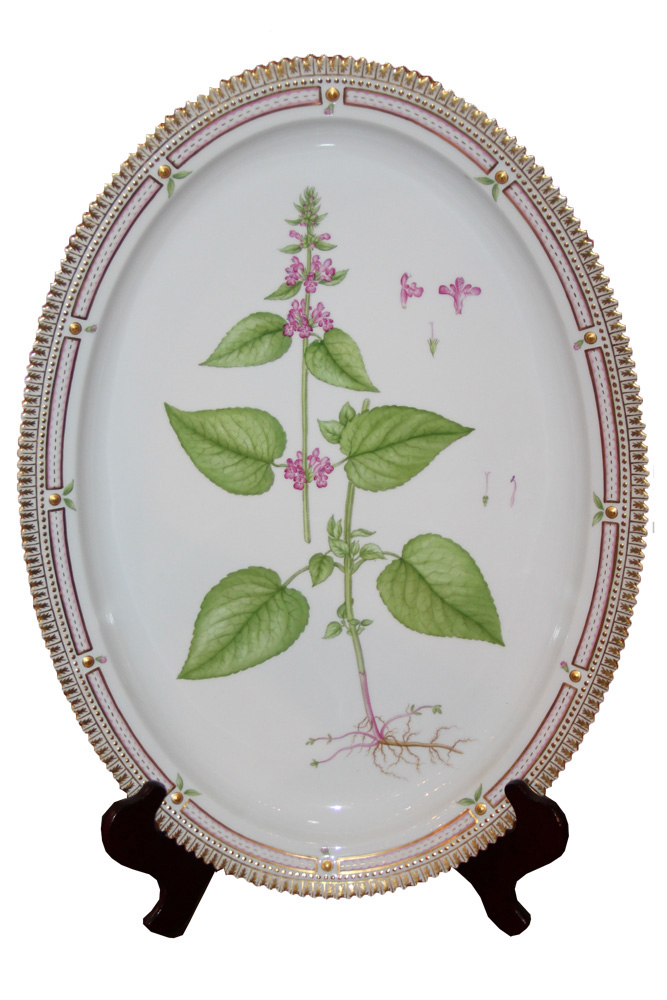 An Early 20th Century Large Flora Danica Oval Serving Platter No. 3890