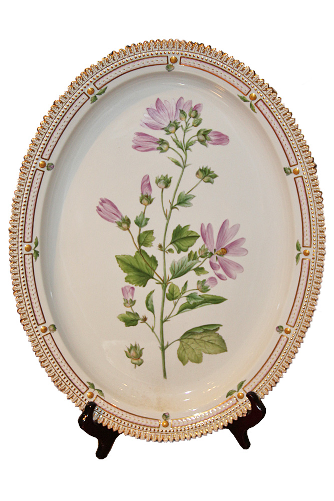A Medium Round Early 20th Century Flora Danica Platter No. 3891