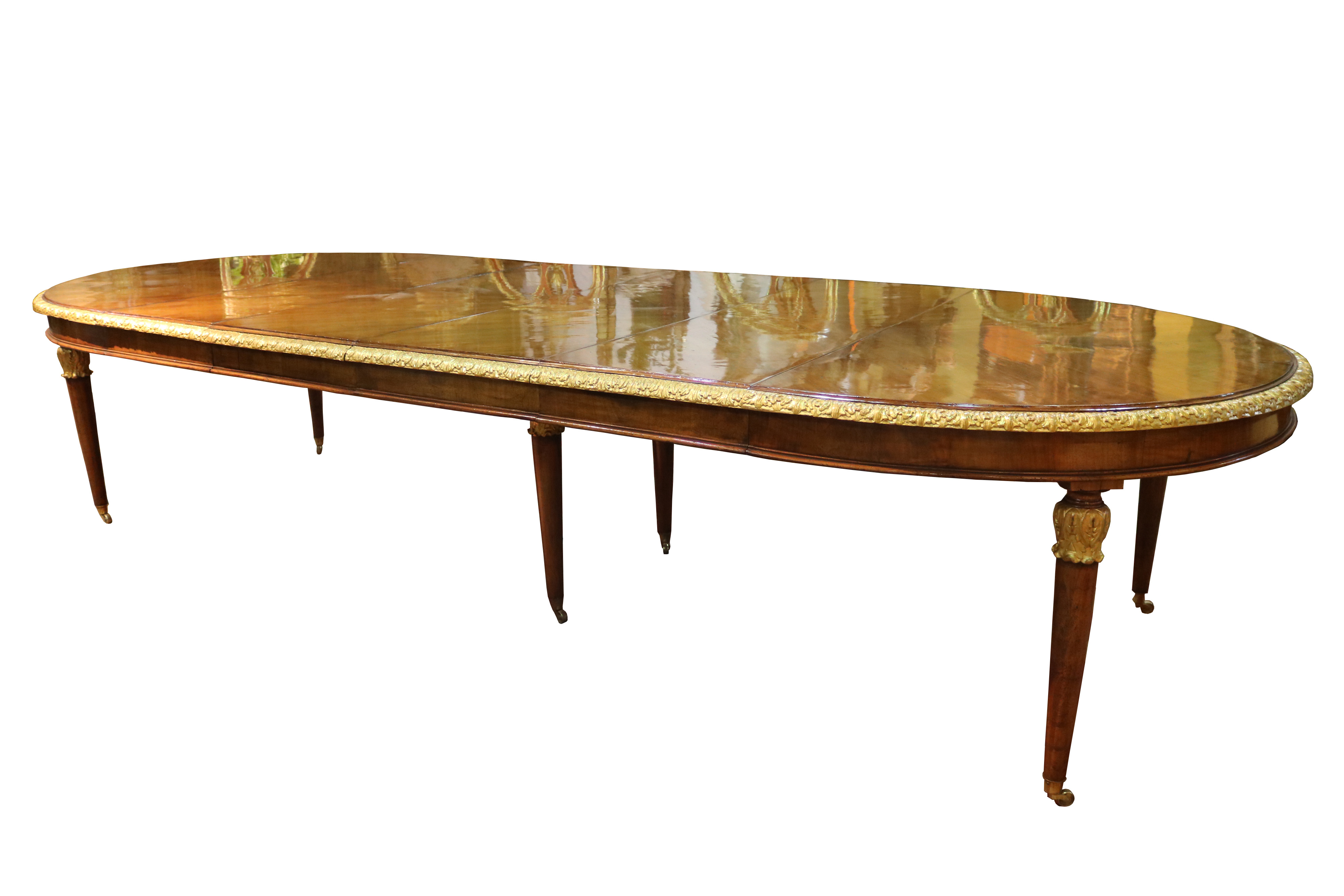 A Fine Late 18th Century Italian Walnut and Parcel Gilt Dining Table No.4782